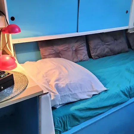 La Perle D'orient A Man Donne *