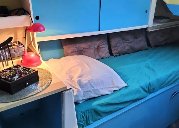 La Perle D'orient A Man Donne *